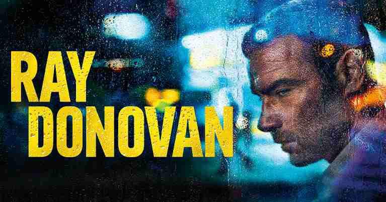 D�steres Serienposter zu Ray Donovan mit einem ernsten Liev Schreiber im Profil hinter einer regennassen Glasscheibe; grelle Lichter spiegeln sich.