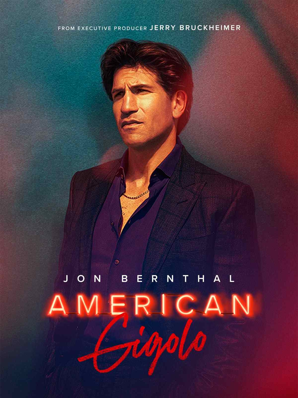 Serienposter von American Gigolo: Jon Bernthal in einem offenen Hemd und Anzug vor farbigem Hintergrund, dramatisch beleuchtet.