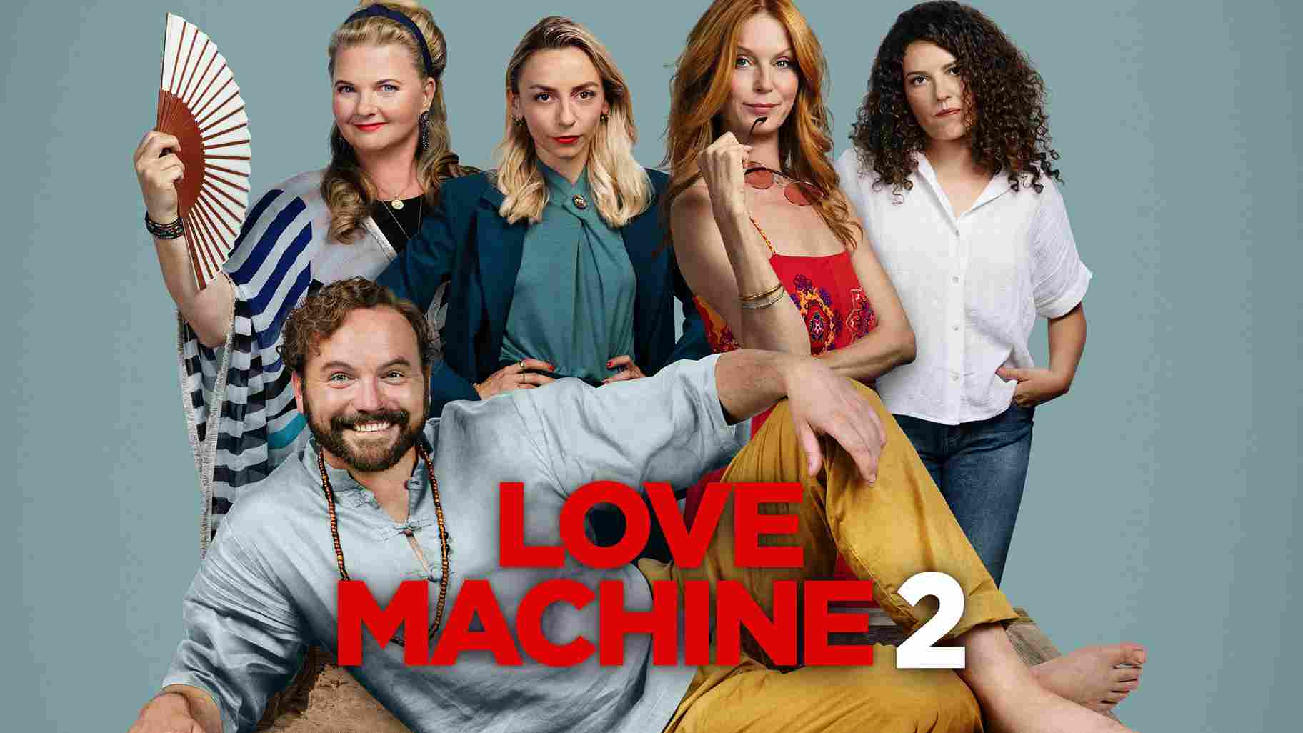 Poster f�r den Film 'Love Machine 2' mit einem Mann in entspannter Pose und vier Frauen im Hintergrund, stilvoll gekleidet, auf hellblauem Hintergrund.